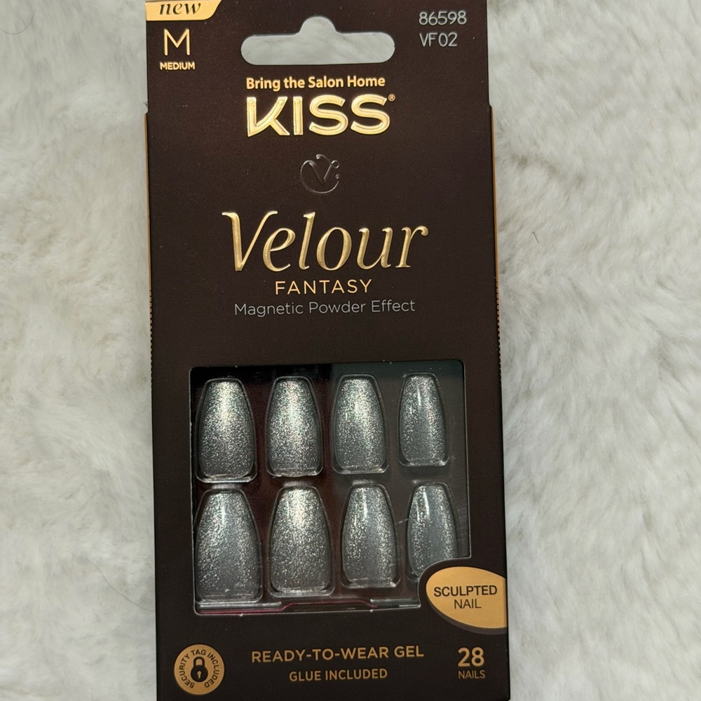 Kiss Velour Fantasy Nails with Magnetic Effect